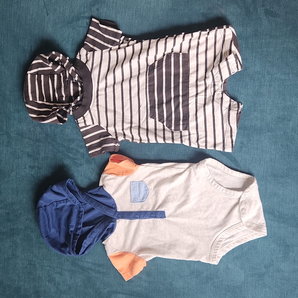 3 MONTH CARTERS HOODED ONSIES